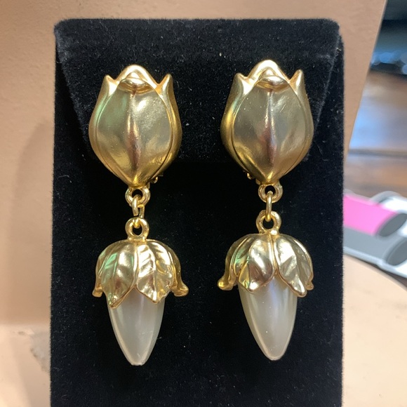 BOLD GOLD FLOWER AND PEARL DROP CLIP ON EARRINGS - Picture 8 of 13